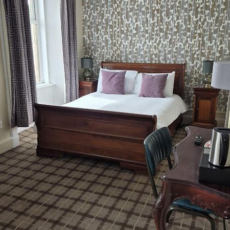 Commercial Hotel Олнес Екстериор снимка