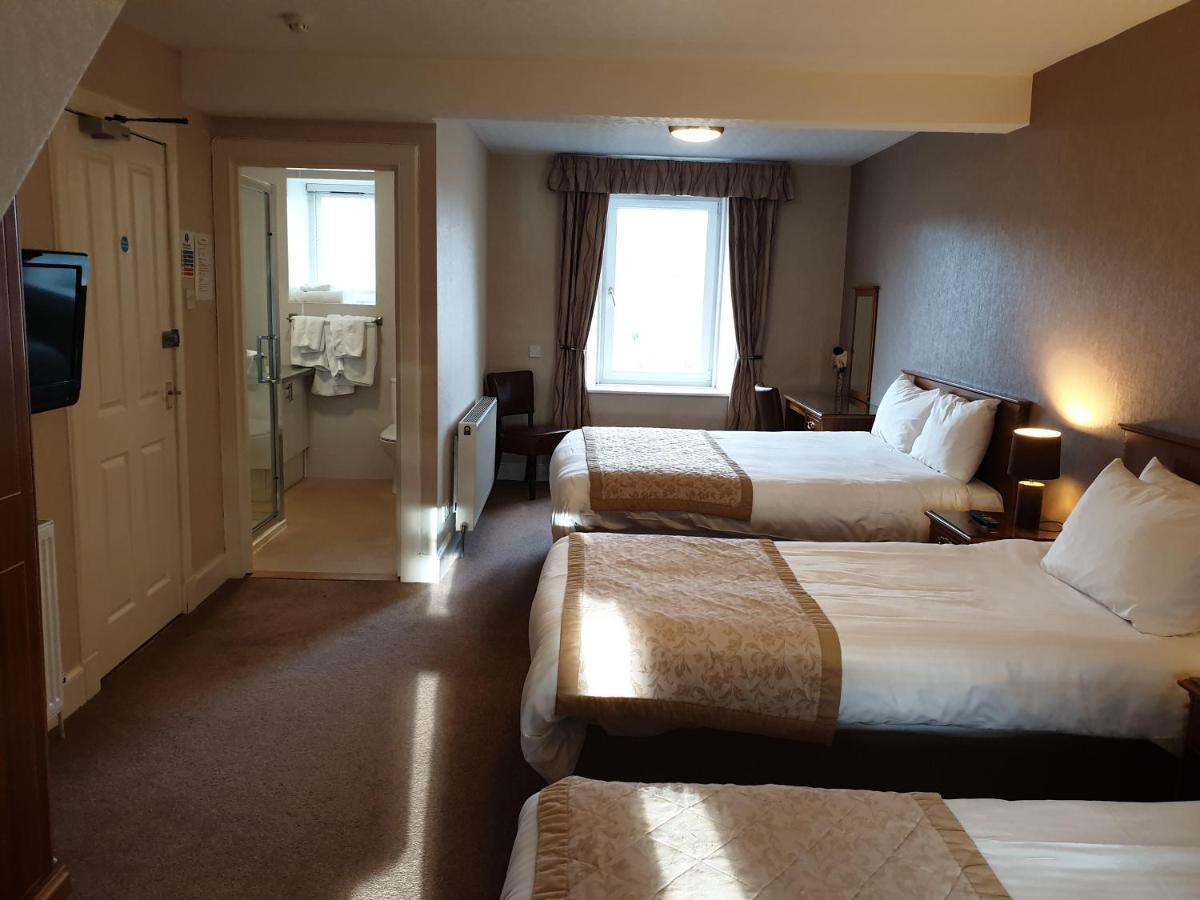 Commercial Hotel Олнес Екстериор снимка
