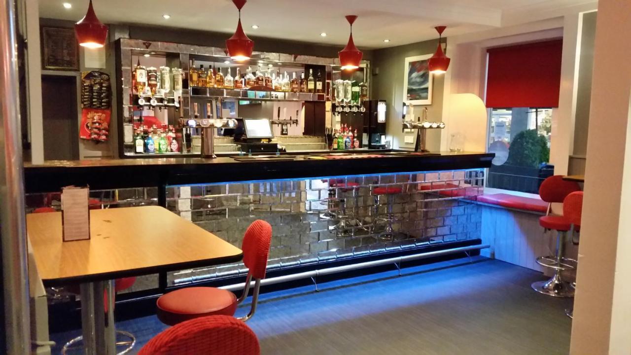 Commercial Hotel Олнес Екстериор снимка
