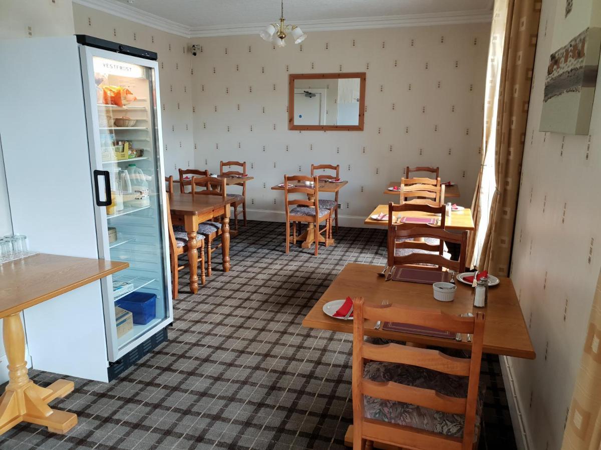 Commercial Hotel Олнес Екстериор снимка