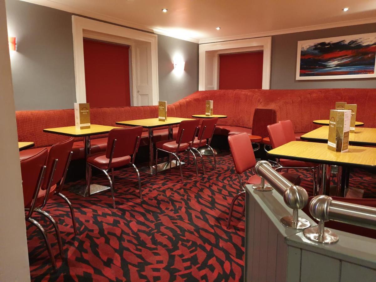 Commercial Hotel Олнес Екстериор снимка