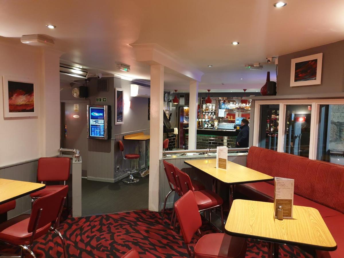 Commercial Hotel Олнес Екстериор снимка